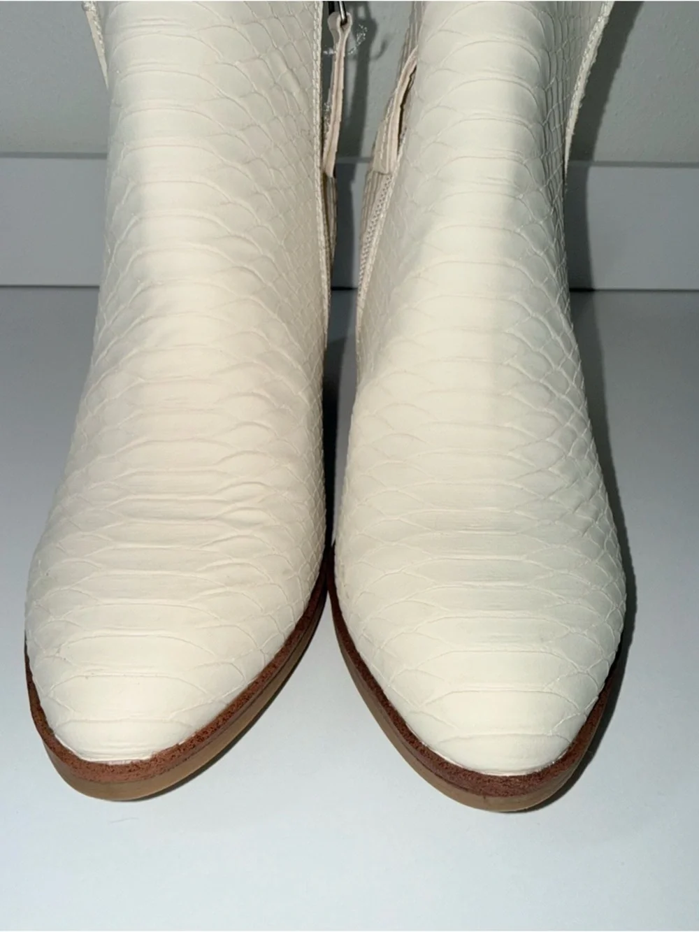 Maurices Every Ankle Boots Cream Faux Snakeskin 3.5” Block Heel 8 Women’s